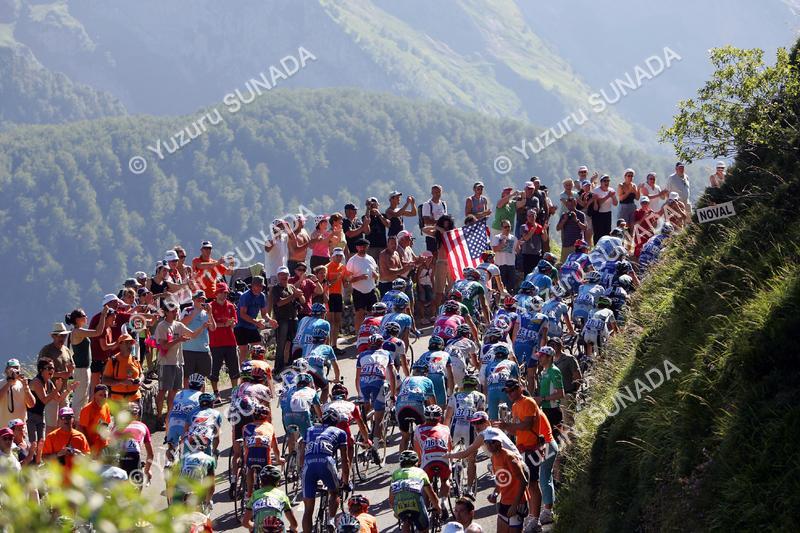 Peloton on Col d'Aubisque007p.jpg